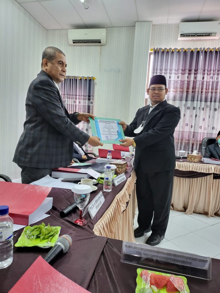 ANGKAT TEMA KEPEMIMPIAN KIAI: HARIYANTO DINYATAKAN LULUS DENGAN CUM LAUDE